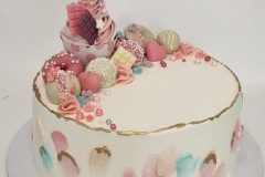 Torta-dekorisana-slatkisima-1-scaled