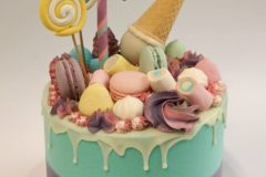 Torta-dekorisana-slatkisima-10-scaled