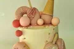 Torta-dekorisana-slatkisima-2-scaled