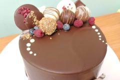 Torta-prelivena-cokoladom-31-scaled