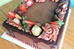 Torta-prelivena-cokoladom-45